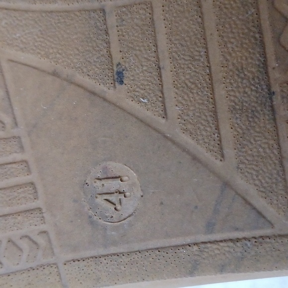 4/$40 Cream Coloured Sandals - Size 41 (US 8) - Picture 6 of 7